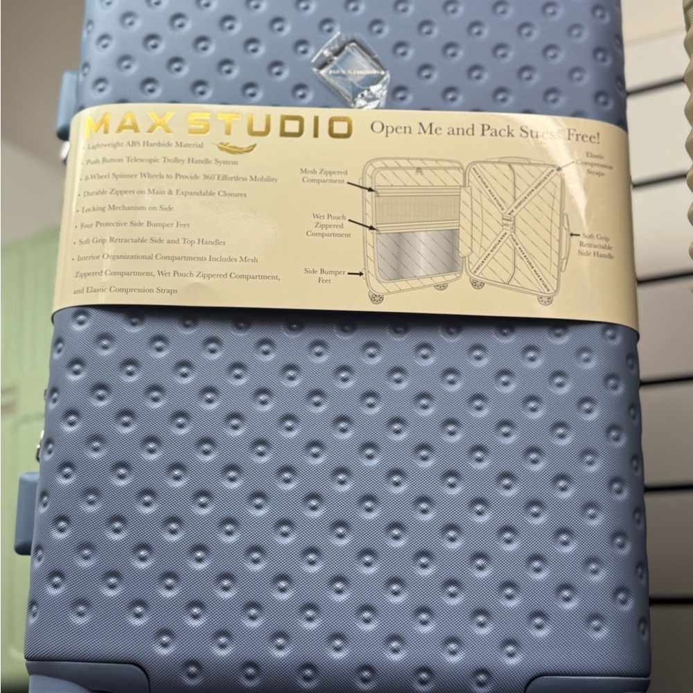 Max Studio Blue Textured Suitcase carry on 22”